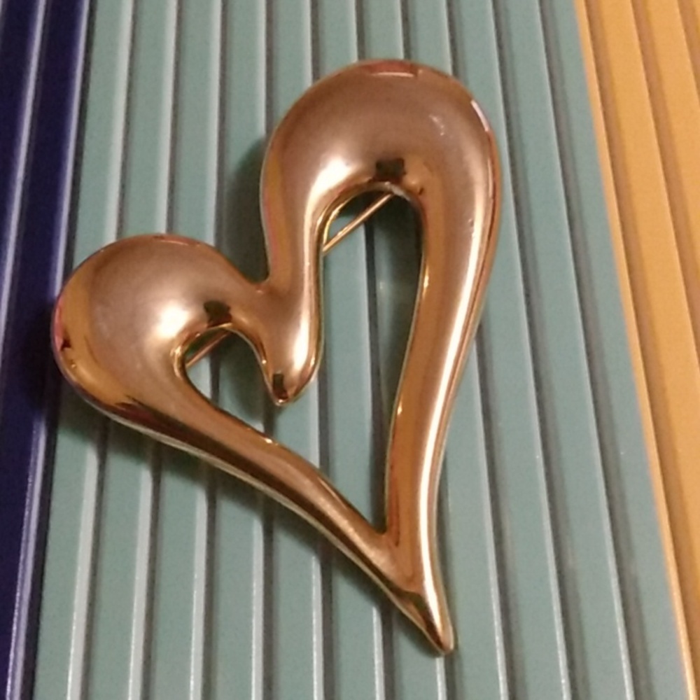 Large vintage heart pin brooch
